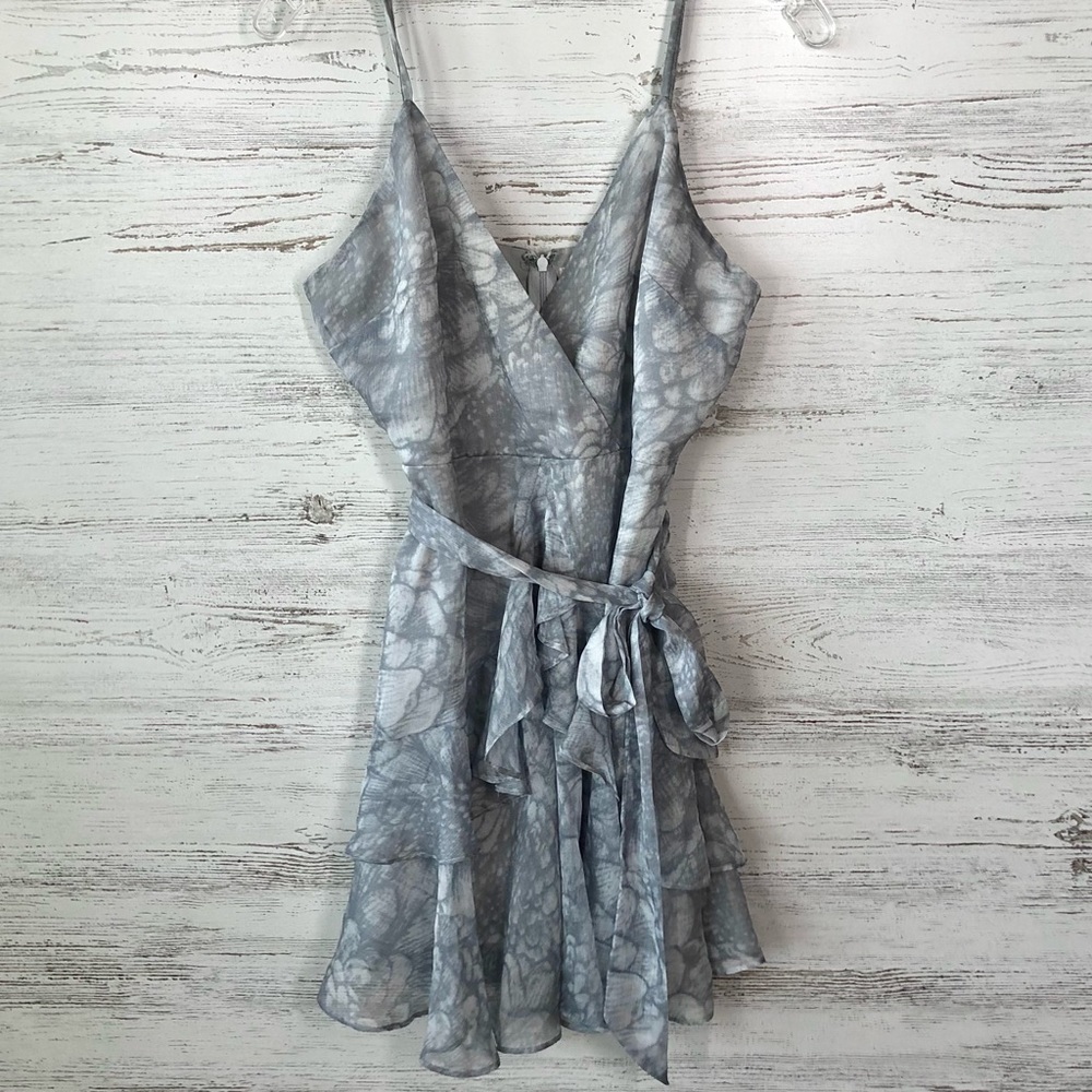 *3/$20* SAINTS + SECRETS Ruffle Wrap Floral Baby Doll Top with Belt L Gray